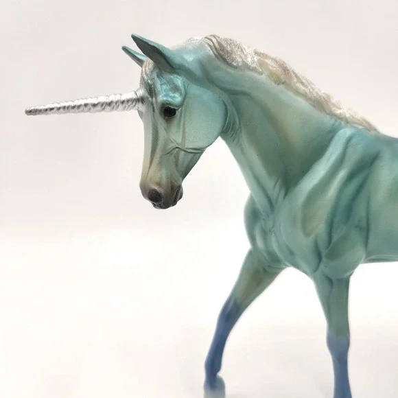 Retired Breyer LE MUR EXCLUSIVE Unicorn Of The Sea 62060 with Sequin Cape - Picture 3 of 16